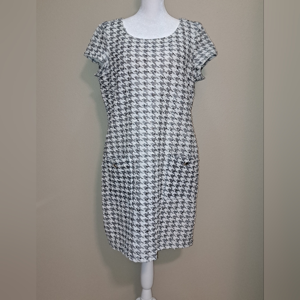 Versona Houndstooth Dress